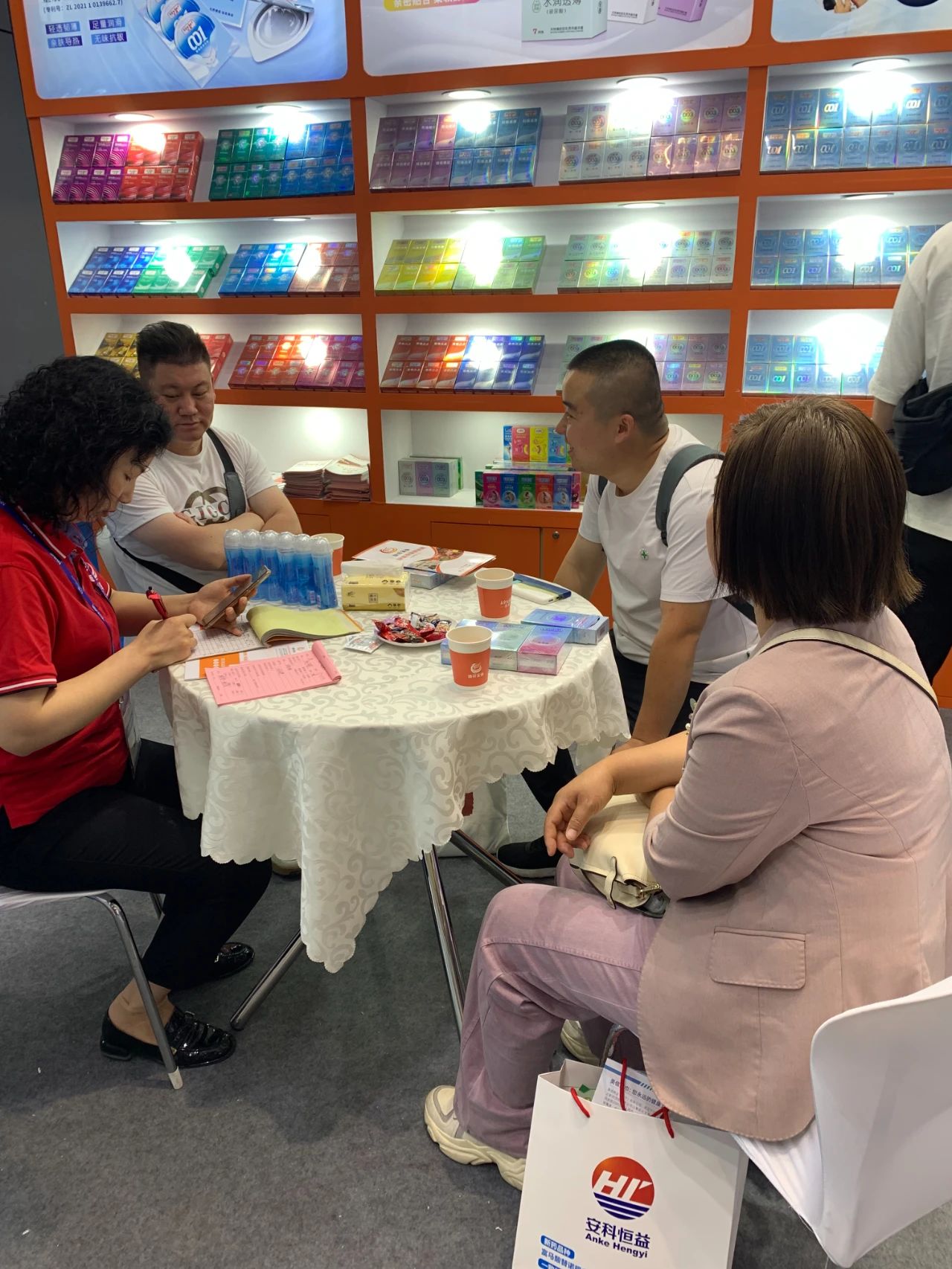直擊現(xiàn)場(chǎng)上海國(guó)藥會(huì)首日盛況，康祥展位熱度持續(xù)飆升7.jpg