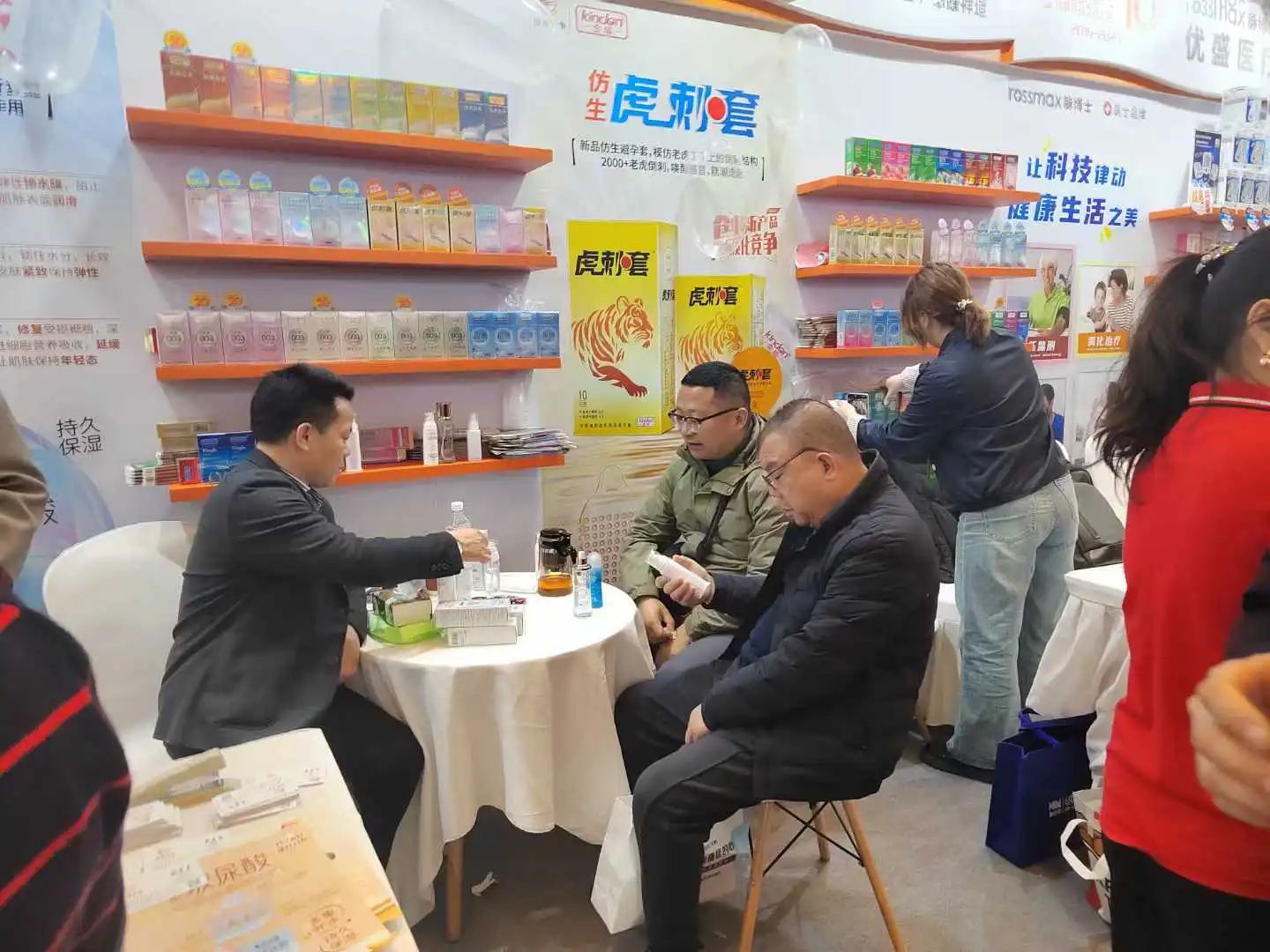 西鼎會盛況，康祥這兩大新品，藥店老板都在問1.jpg